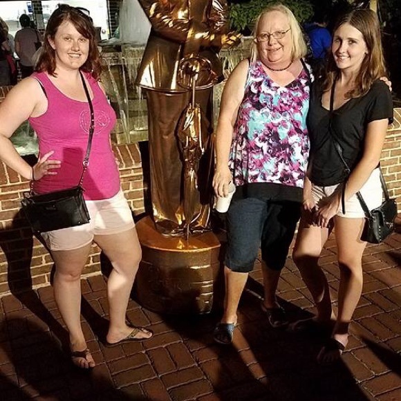 Meet your Posher, Amanda - Picture 4 of 5